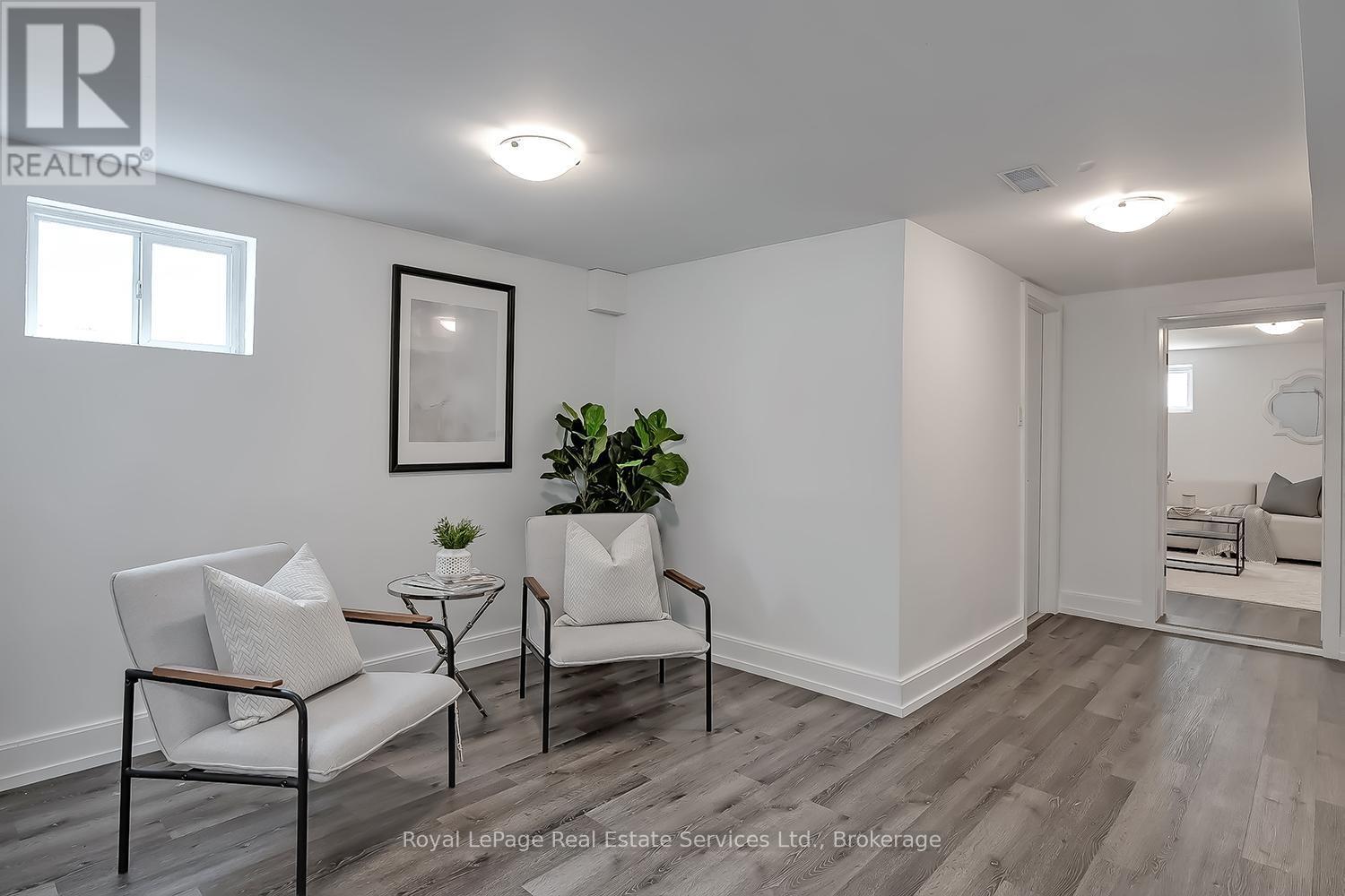 












397 BARTOS DRIVE

,
Oakville (CO Central),




Ontario
L6K3E5

