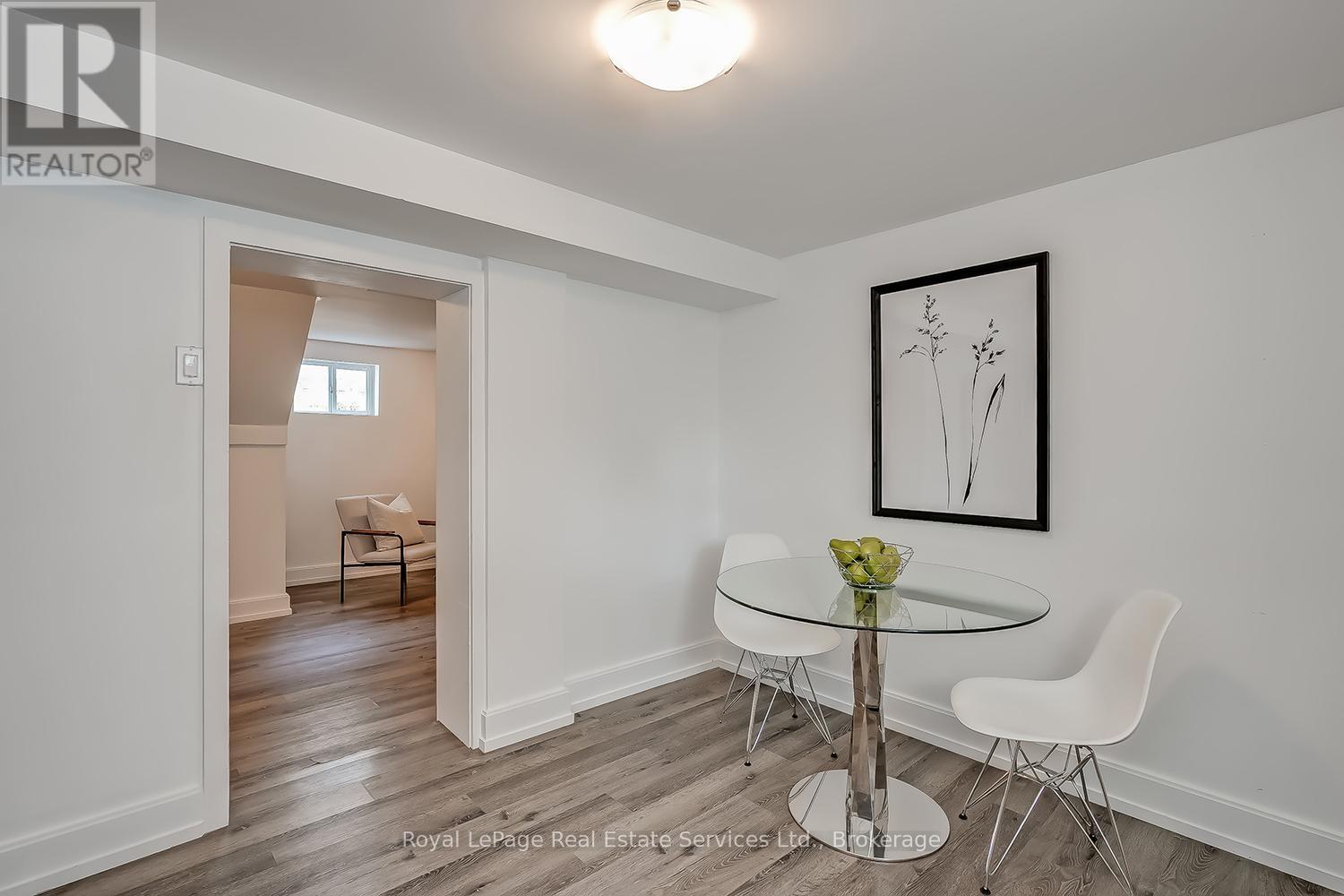 












397 BARTOS DRIVE

,
Oakville (CO Central),




Ontario
L6K3E5

