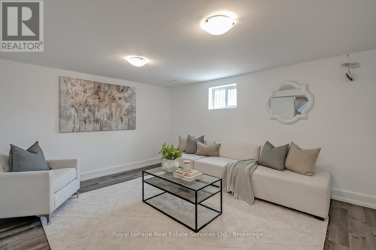 












397 BARTOS DRIVE

,
Oakville (CO Central),




Ontario
L6K3E5

