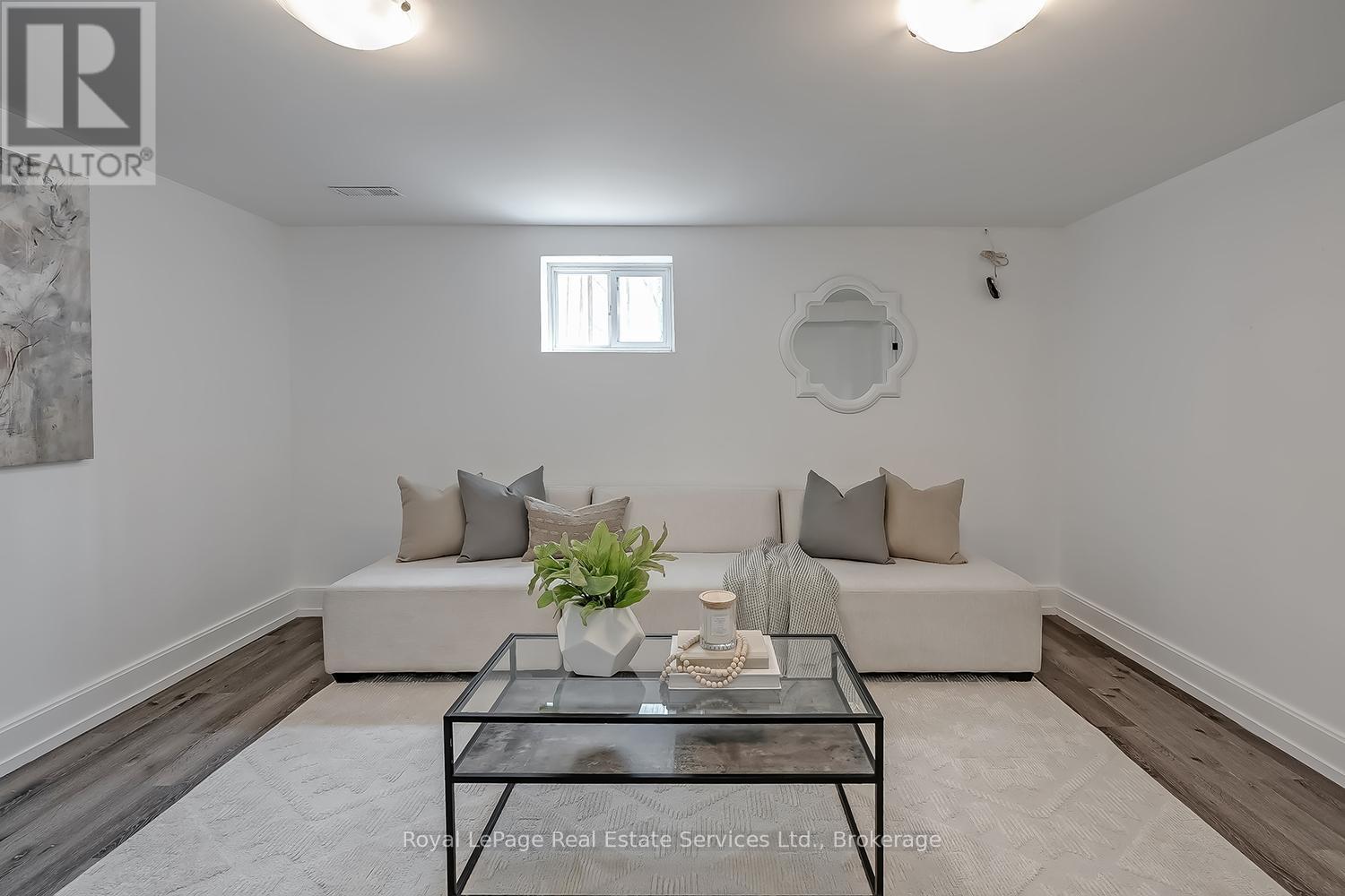 












397 BARTOS DRIVE

,
Oakville (CO Central),




Ontario
L6K3E5

