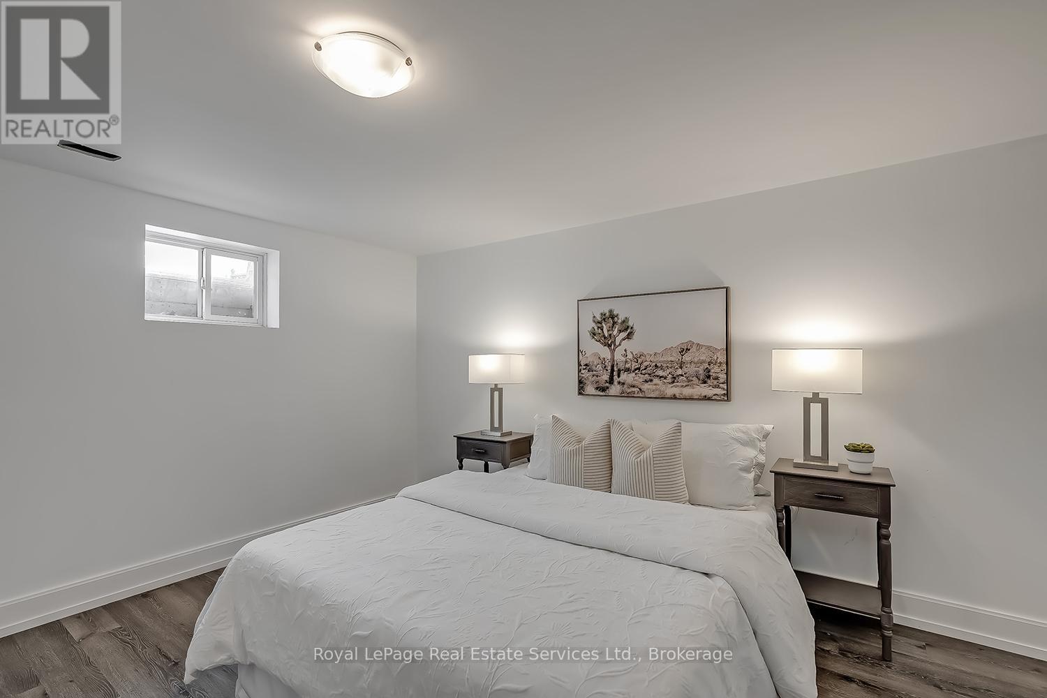 












397 BARTOS DRIVE

,
Oakville (CO Central),




Ontario
L6K3E5

