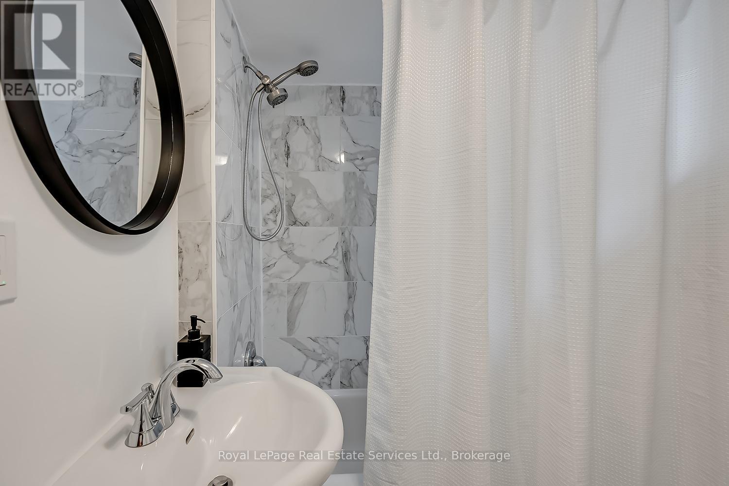 












397 BARTOS DRIVE

,
Oakville (CO Central),




Ontario
L6K3E5

