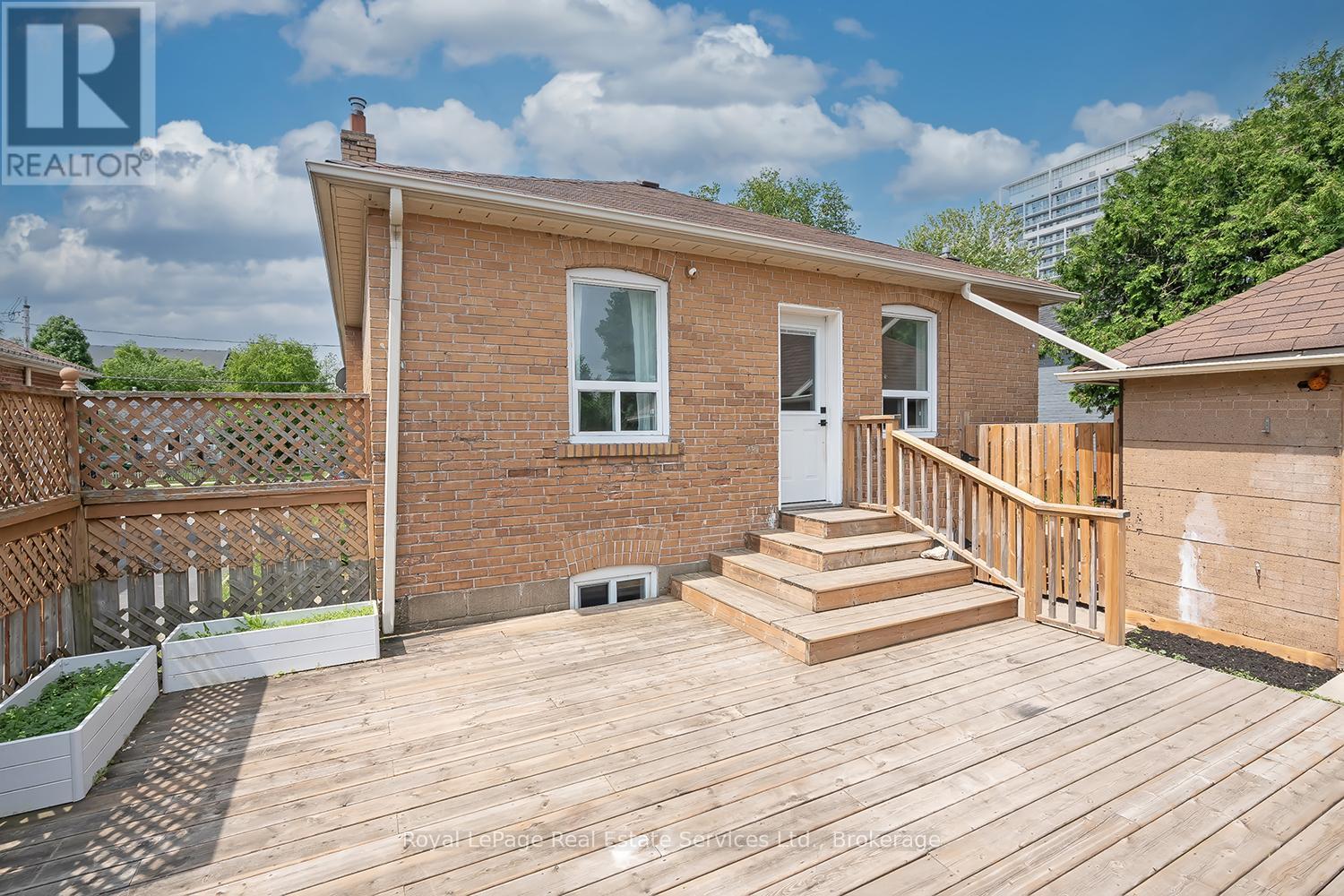 












397 BARTOS DRIVE

,
Oakville (CO Central),




Ontario
L6K3E5

