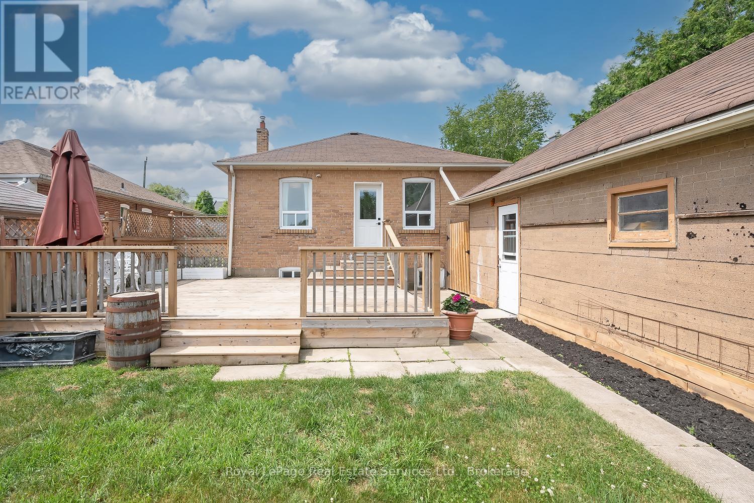 












397 BARTOS DRIVE

,
Oakville (CO Central),




Ontario
L6K3E5

