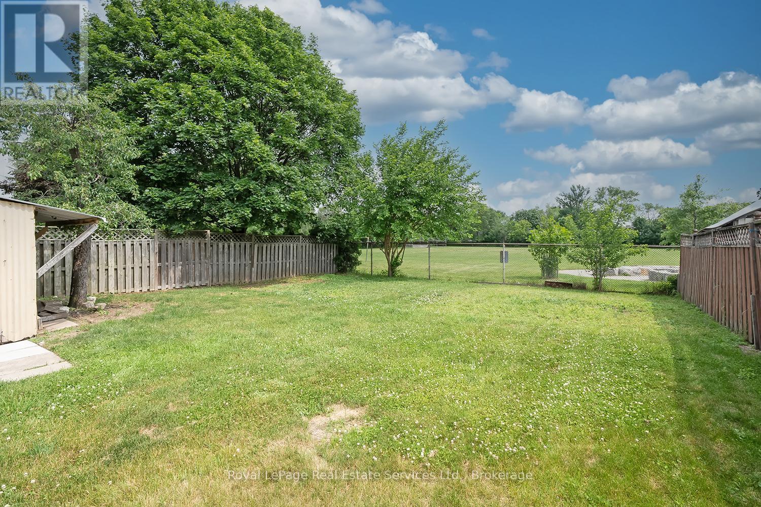 












397 BARTOS DRIVE

,
Oakville (CO Central),




Ontario
L6K3E5

