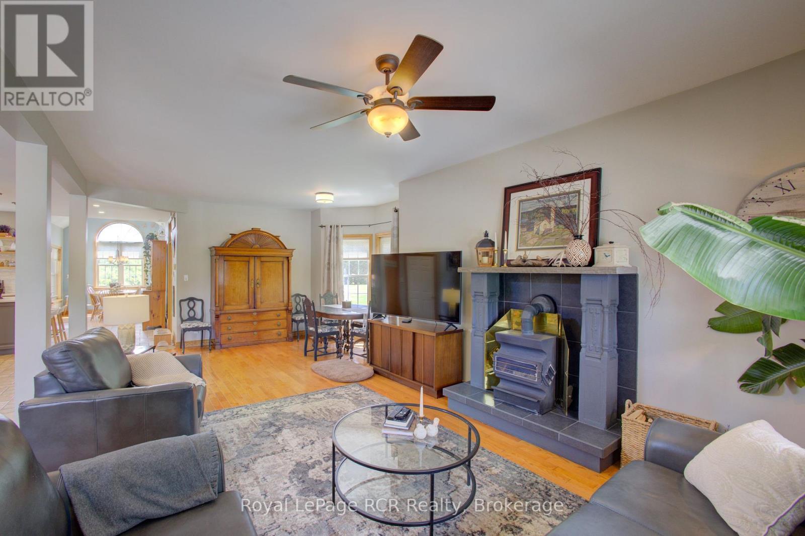












8022 CONCESSION 16 ROAD

,
Mapleton,







Ontario
N0G1A0

