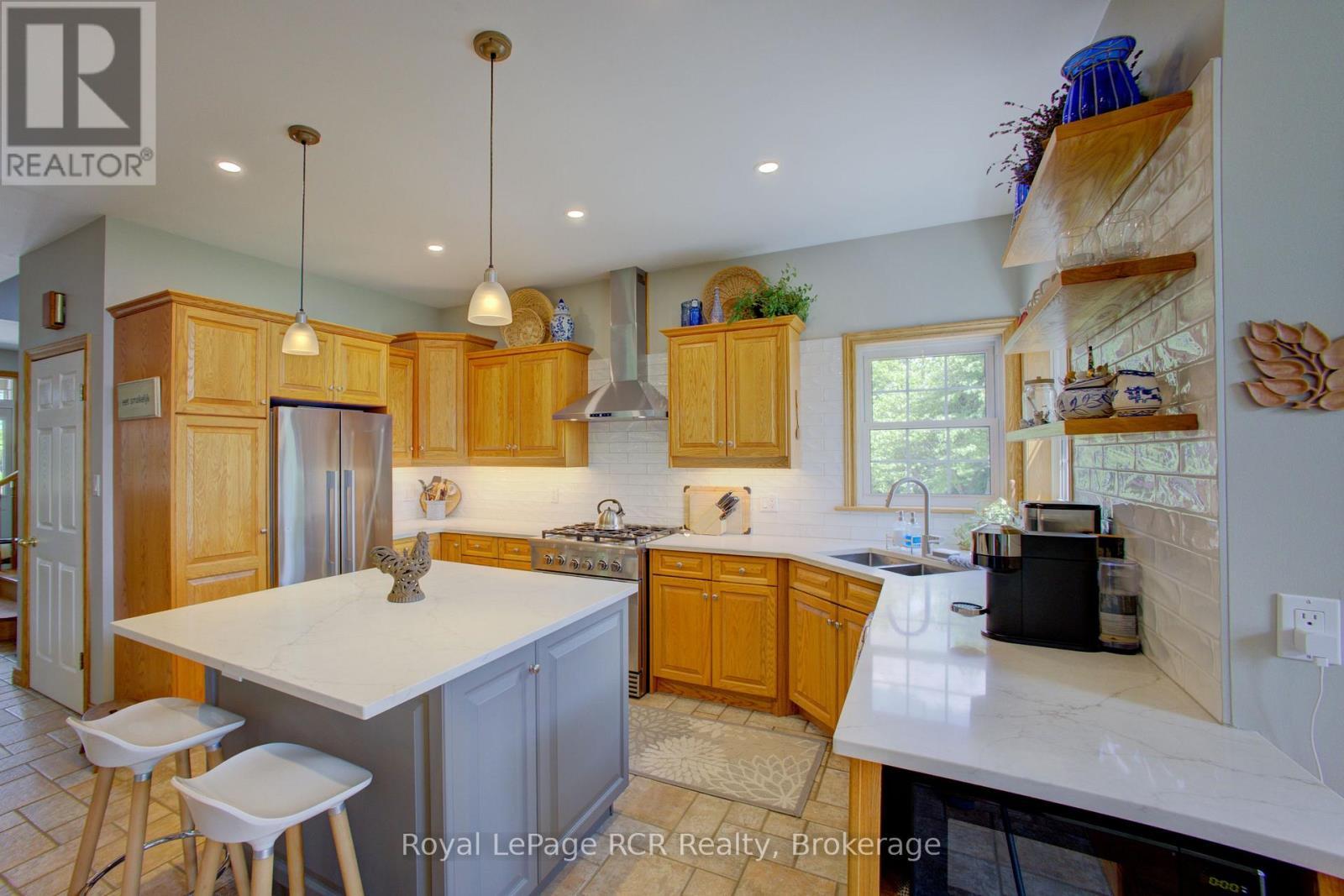












8022 CONCESSION 16 ROAD

,
Mapleton,







Ontario
N0G1A0

