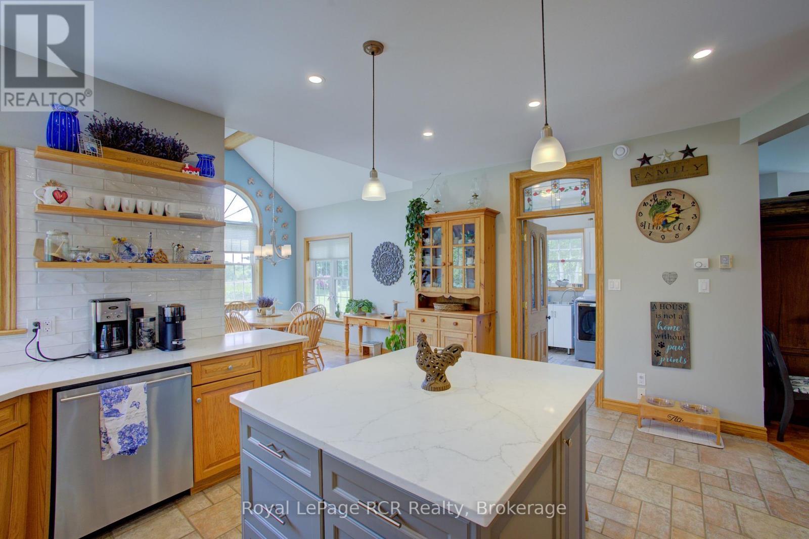 












8022 CONCESSION 16 ROAD

,
Mapleton,







Ontario
N0G1A0

