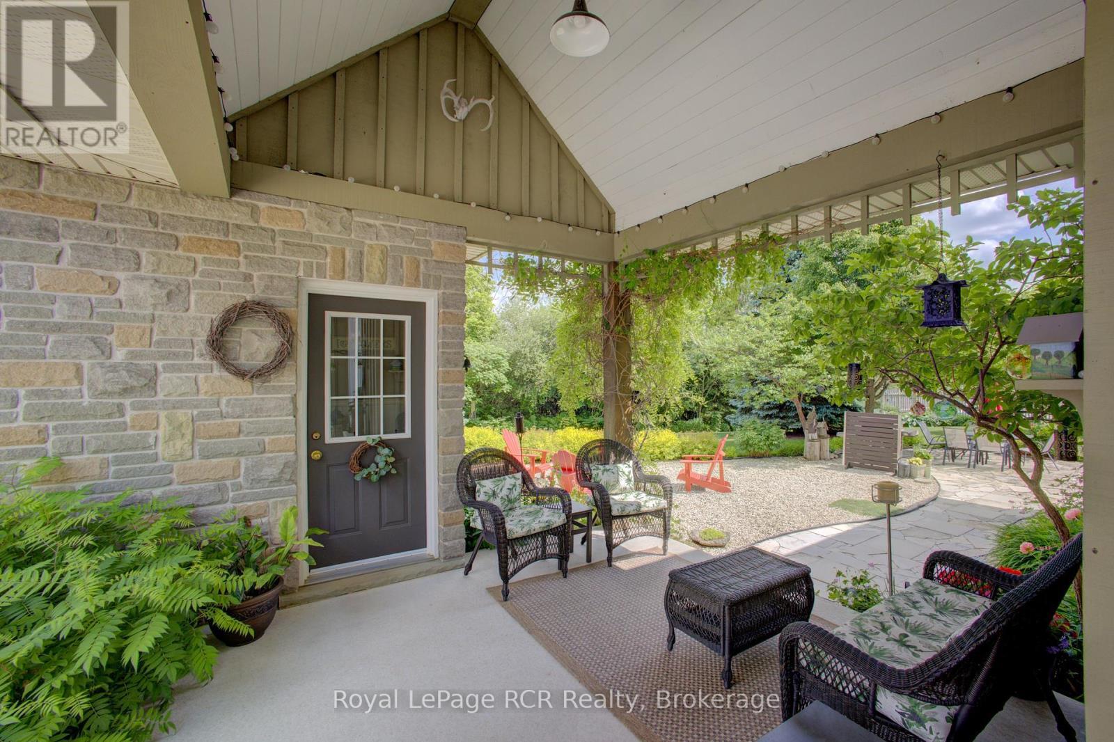 












8022 CONCESSION 16 ROAD

,
Mapleton,







Ontario
N0G1A0

