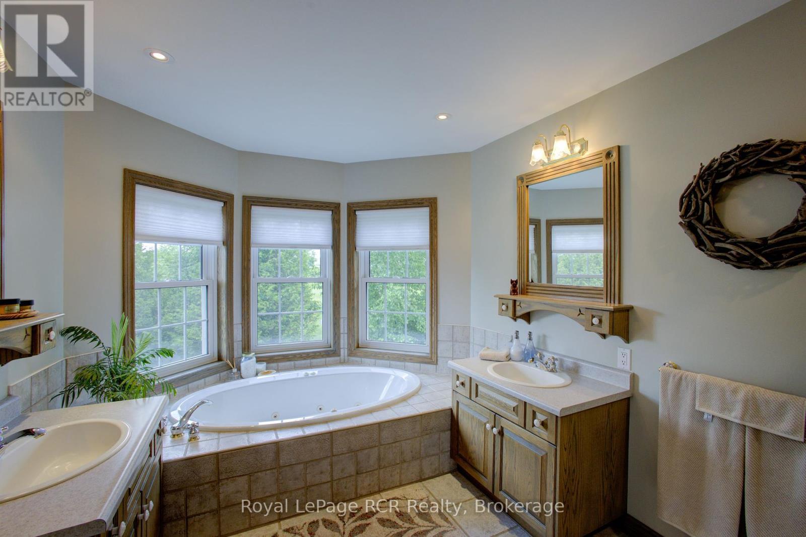 












8022 CONCESSION 16 ROAD

,
Mapleton,







Ontario
N0G1A0

