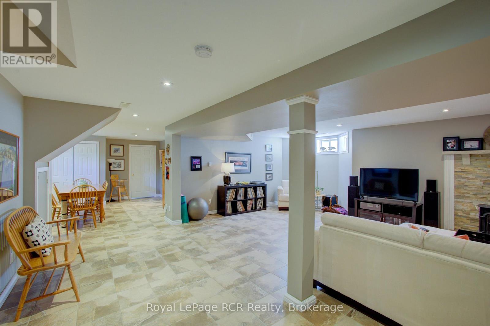 












8022 CONCESSION 16 ROAD

,
Mapleton,







Ontario
N0G1A0

