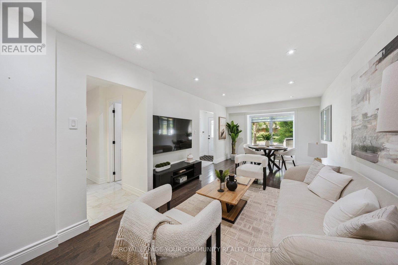 












249 WELDRICK ROAD W

,
Richmond Hill,




Ontario
L4C5J2

