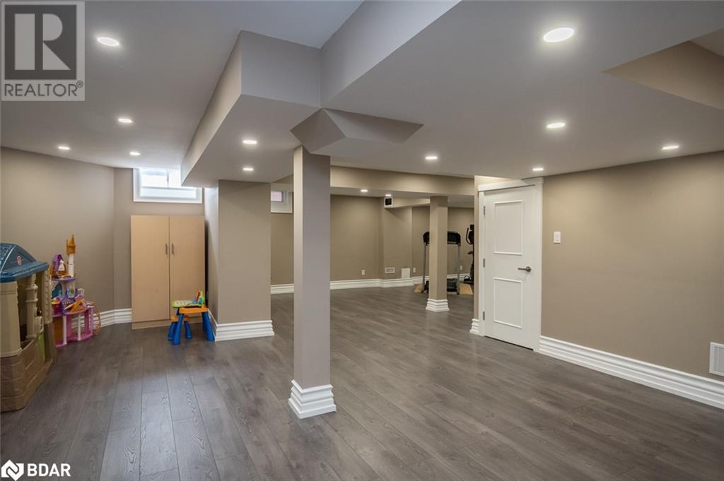 












5971 GROSSBEAK Drive

,
Mississauga,




Ontario
L5N6B3

