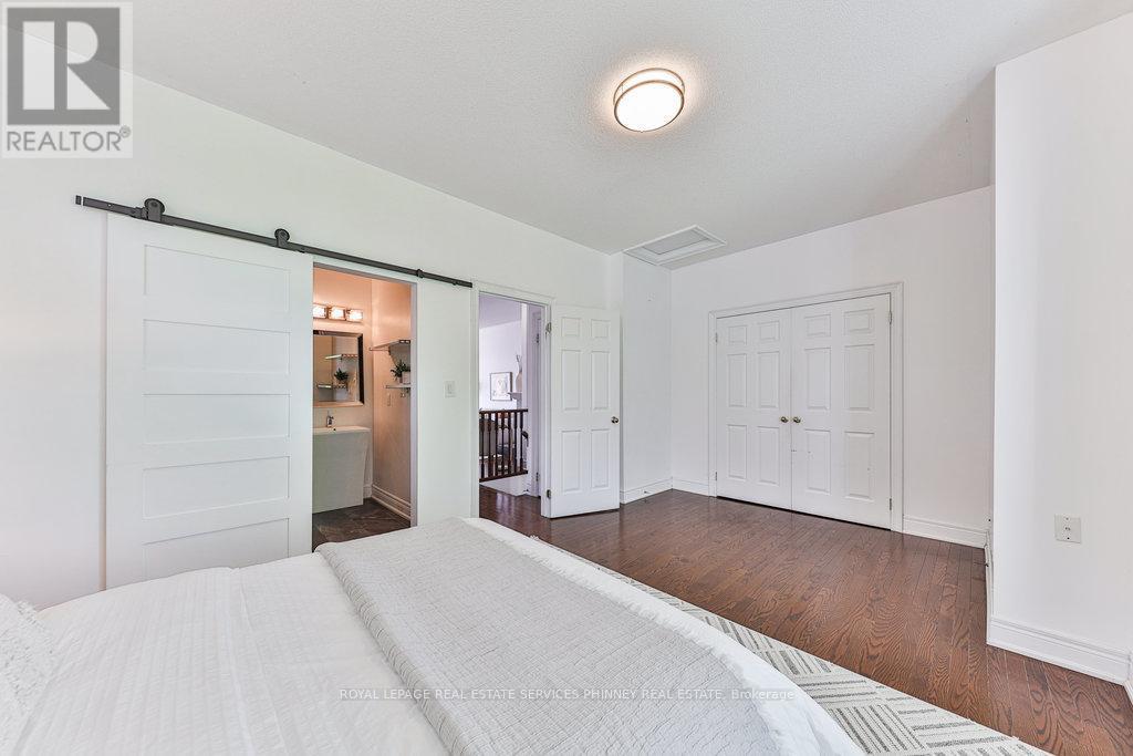 












2032 LAKESHORE ROAD W

,
Mississauga,




Ontario
L5J1J8

