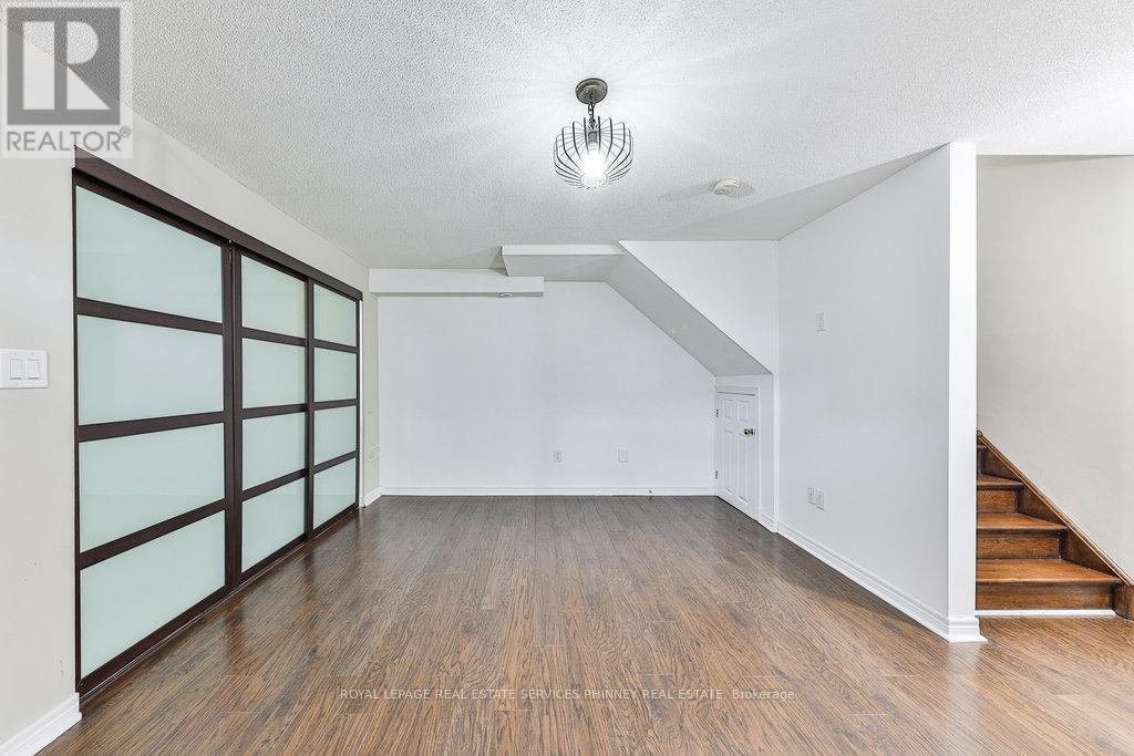 












2032 LAKESHORE ROAD W

,
Mississauga,




Ontario
L5J1J8

