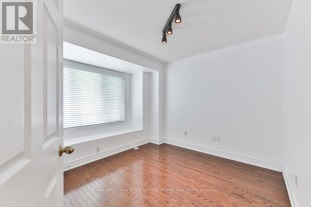












2032 LAKESHORE ROAD W

,
Mississauga,




Ontario
L5J1J8

