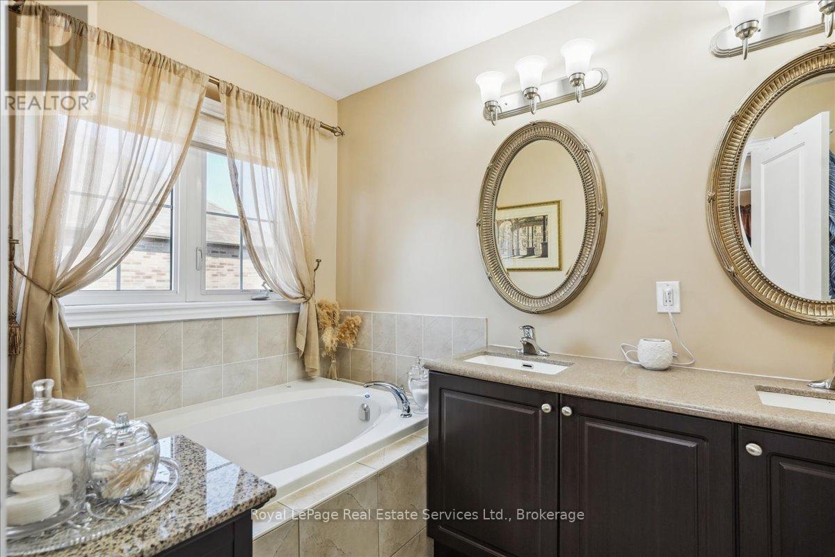 












37 ROCKMAN CRESCENT

,
Brampton (Northwest Brampton),




Ontario
L7A0B5

