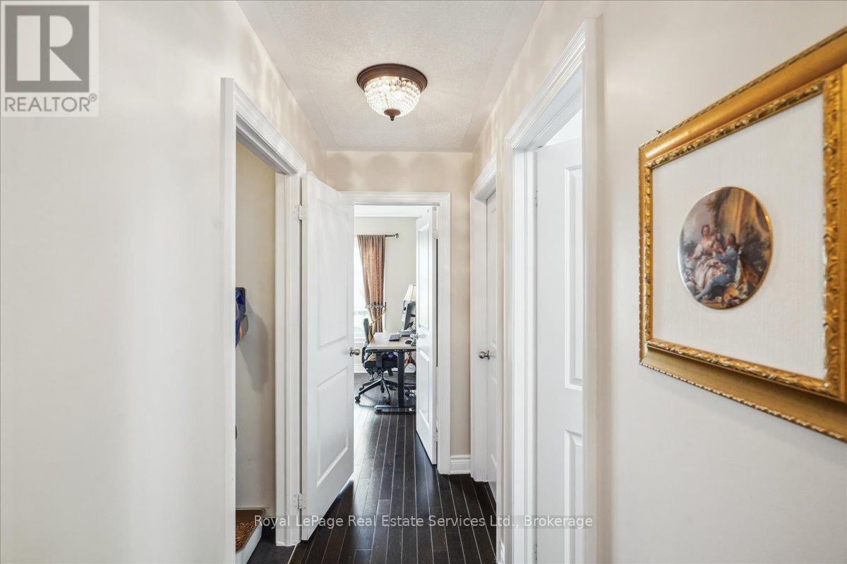 












37 ROCKMAN CRESCENT

,
Brampton (Northwest Brampton),




Ontario
L7A0B5

