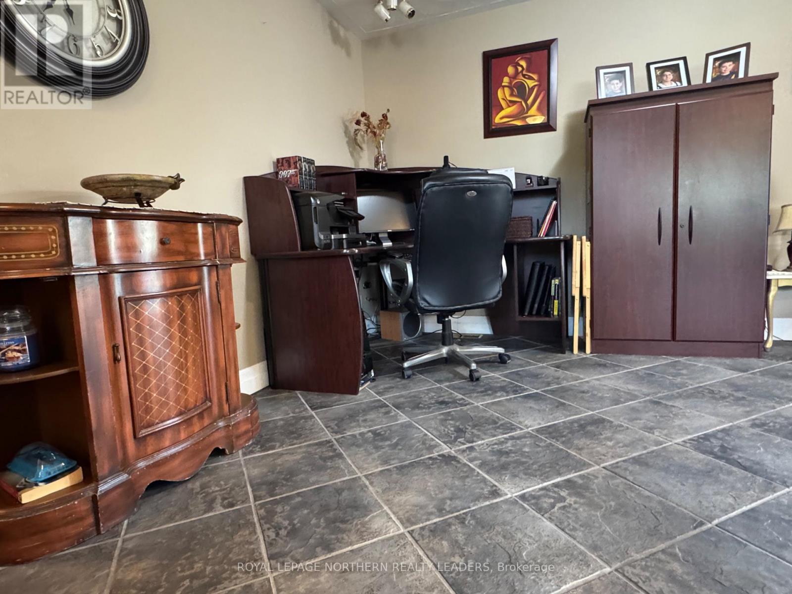 












1110 SANDY FALLS ROAD

,
Timmins (MTJ - 101 West),




Ontario
P4N7C3

