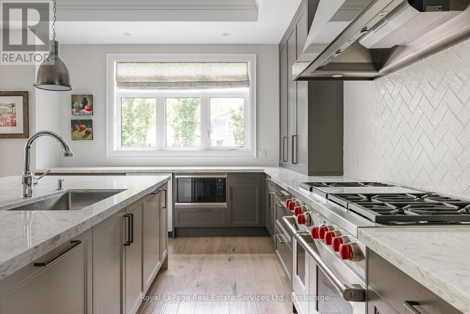 












215 PRINCE GEORGE CRESCENT

,
Oakville (SW Southwest),




Ontario
L6L0G5

