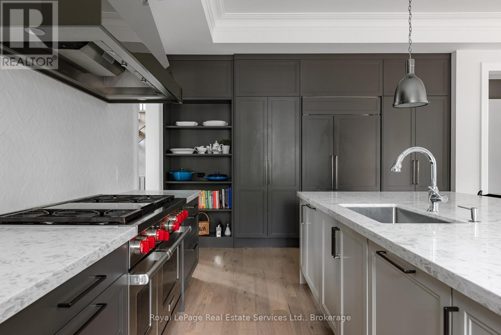 












215 PRINCE GEORGE CRESCENT

,
Oakville (SW Southwest),




Ontario
L6L0G5

