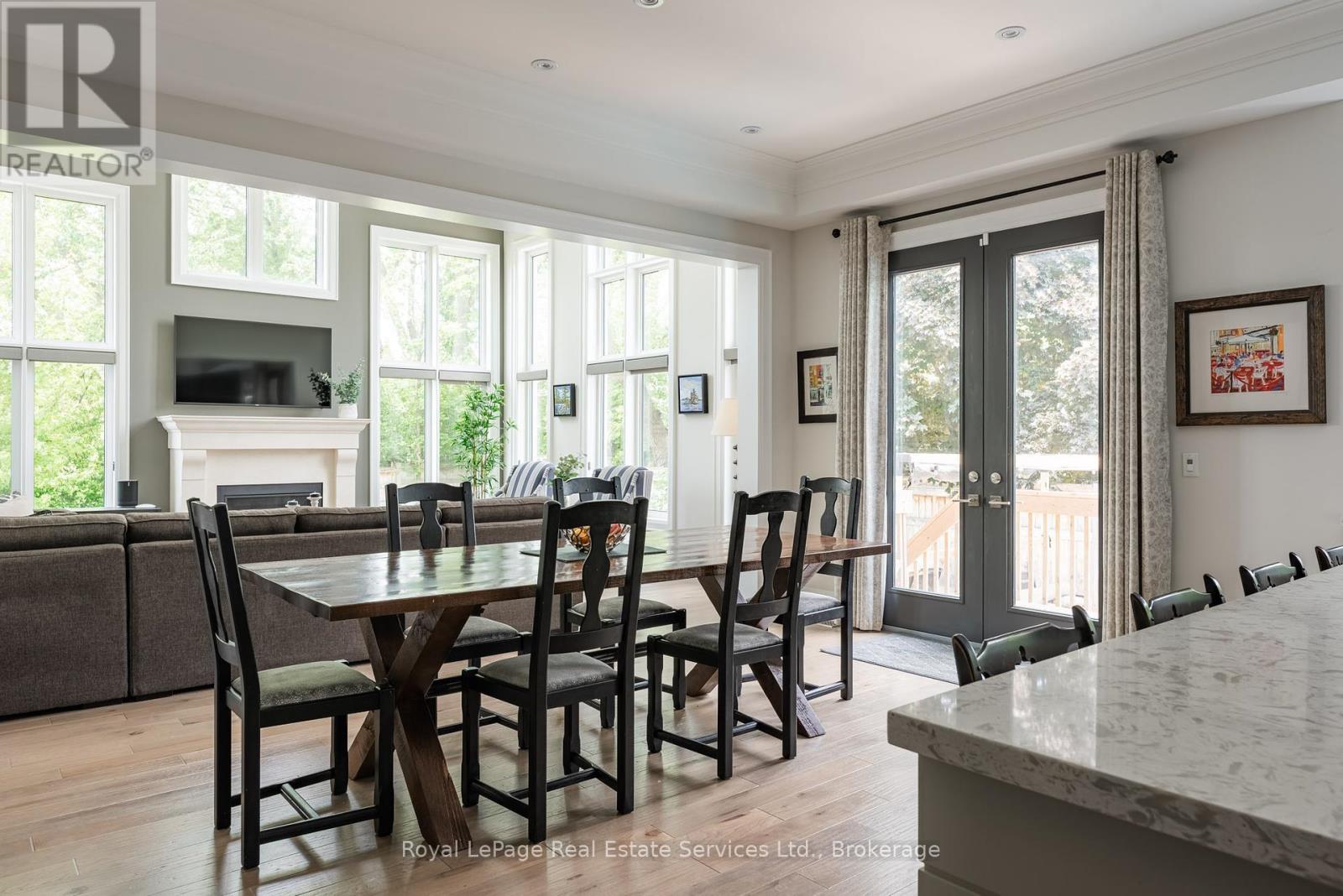 












215 PRINCE GEORGE CRESCENT

,
Oakville (SW Southwest),




Ontario
L6L0G5

