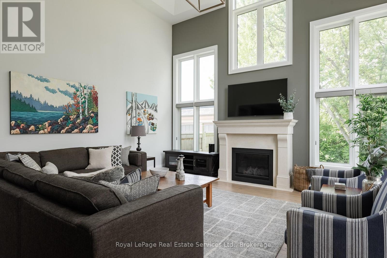 












215 PRINCE GEORGE CRESCENT

,
Oakville (SW Southwest),




Ontario
L6L0G5


