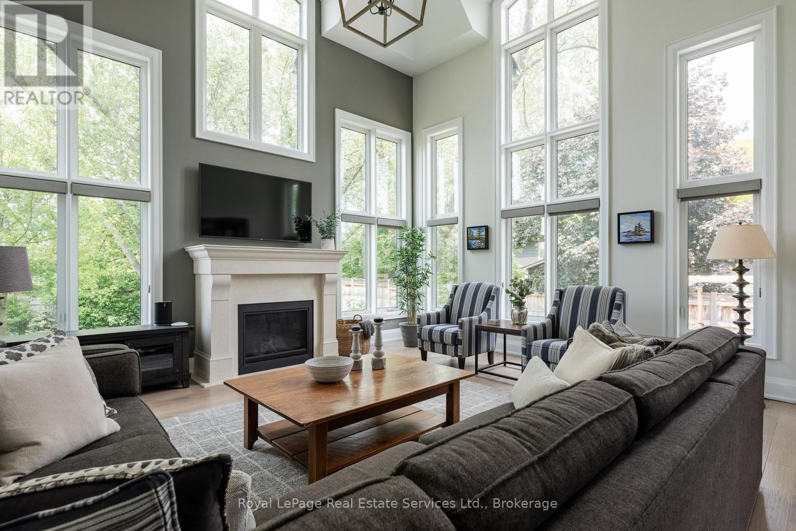 












215 PRINCE GEORGE CRESCENT

,
Oakville (SW Southwest),




Ontario
L6L0G5

