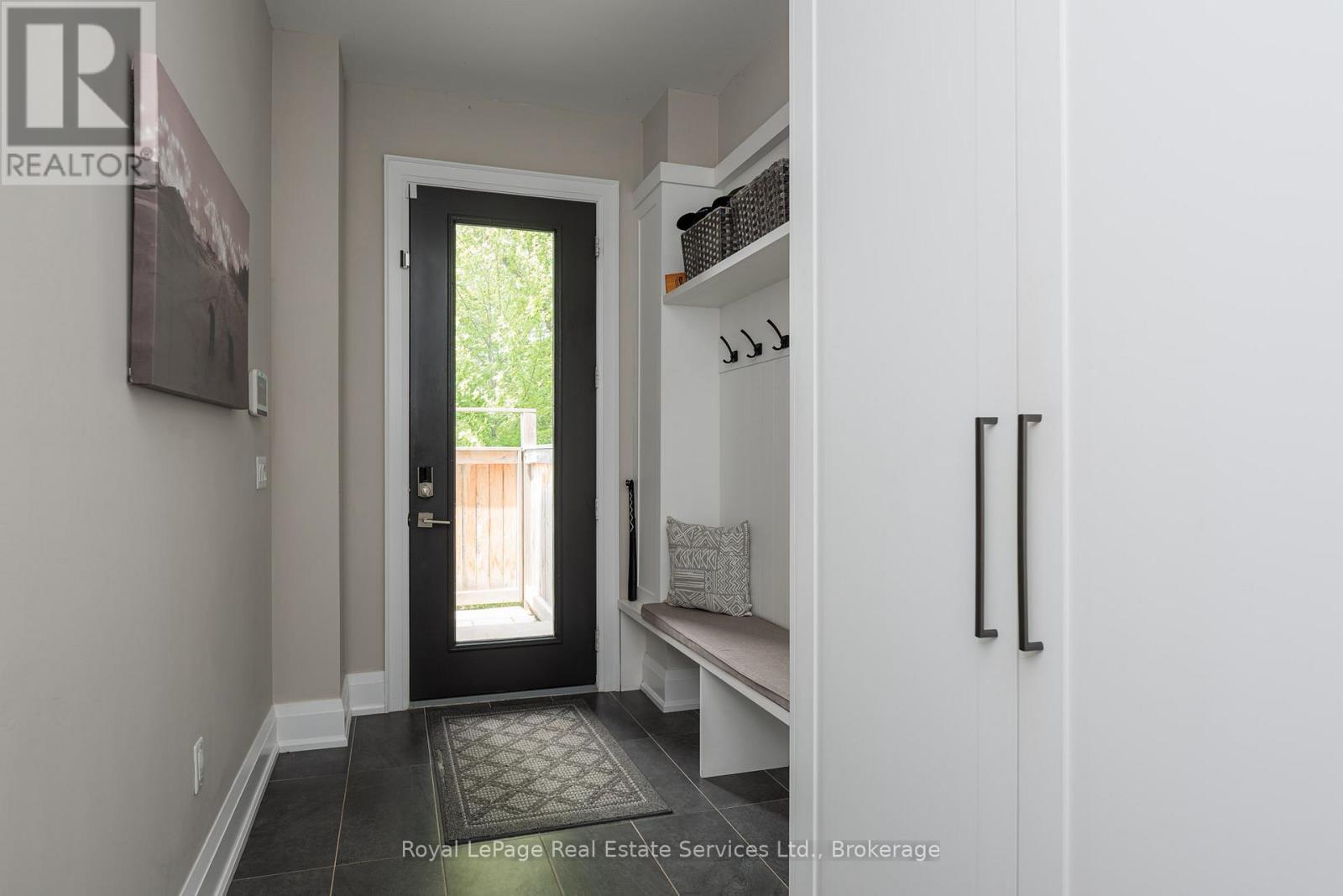 












215 PRINCE GEORGE CRESCENT

,
Oakville (SW Southwest),




Ontario
L6L0G5

