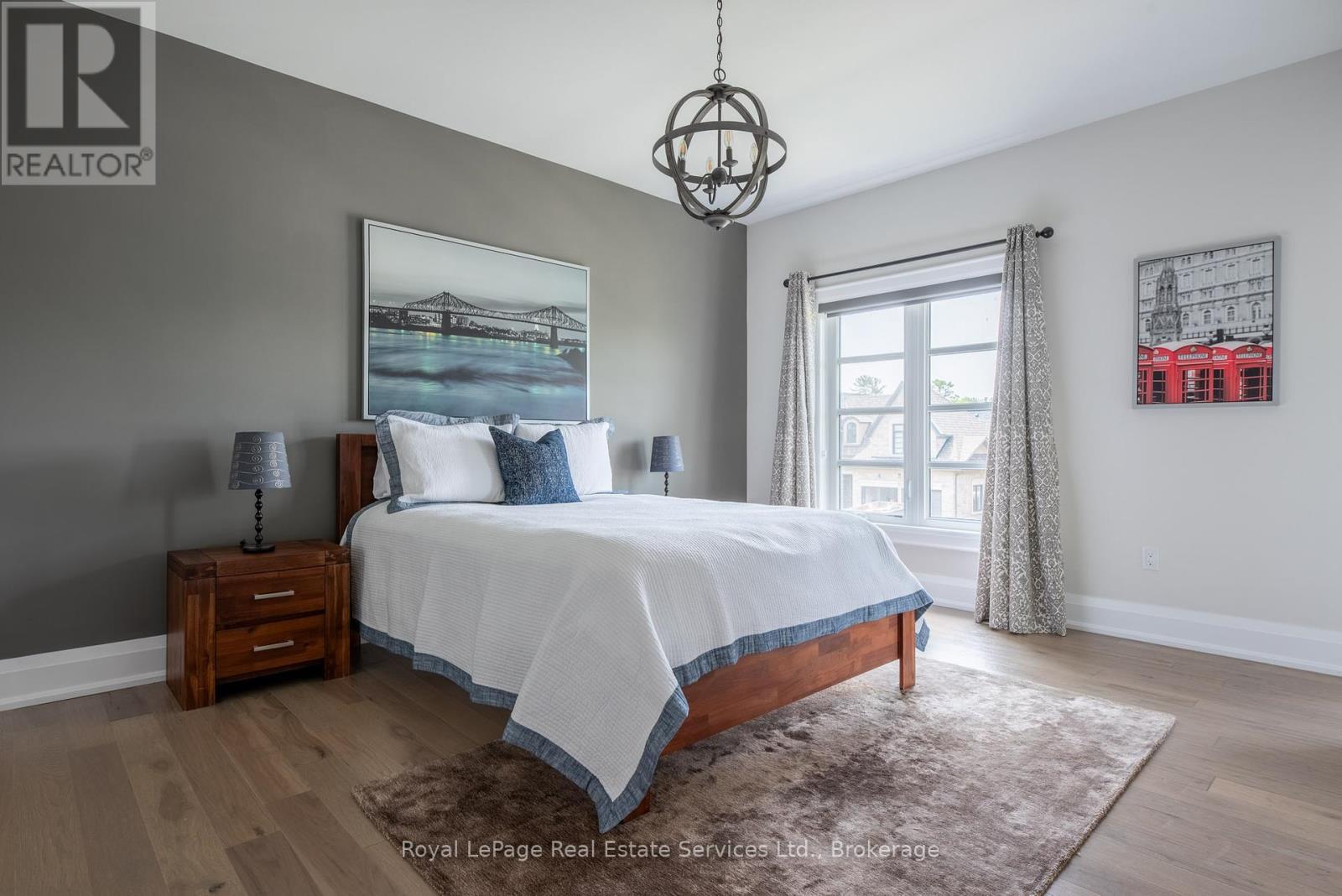 












215 PRINCE GEORGE CRESCENT

,
Oakville (SW Southwest),




Ontario
L6L0G5

