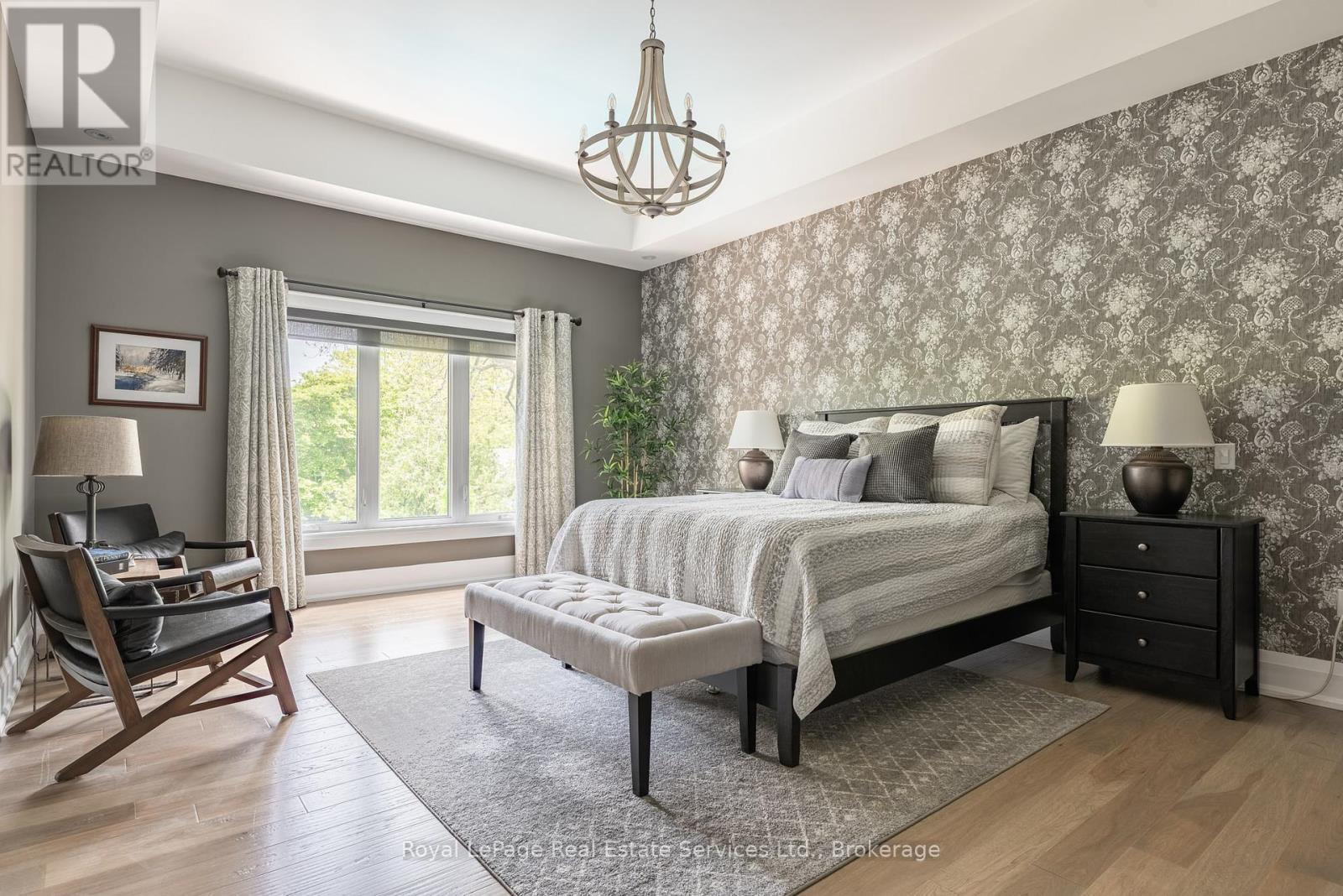 












215 PRINCE GEORGE CRESCENT

,
Oakville (SW Southwest),




Ontario
L6L0G5

