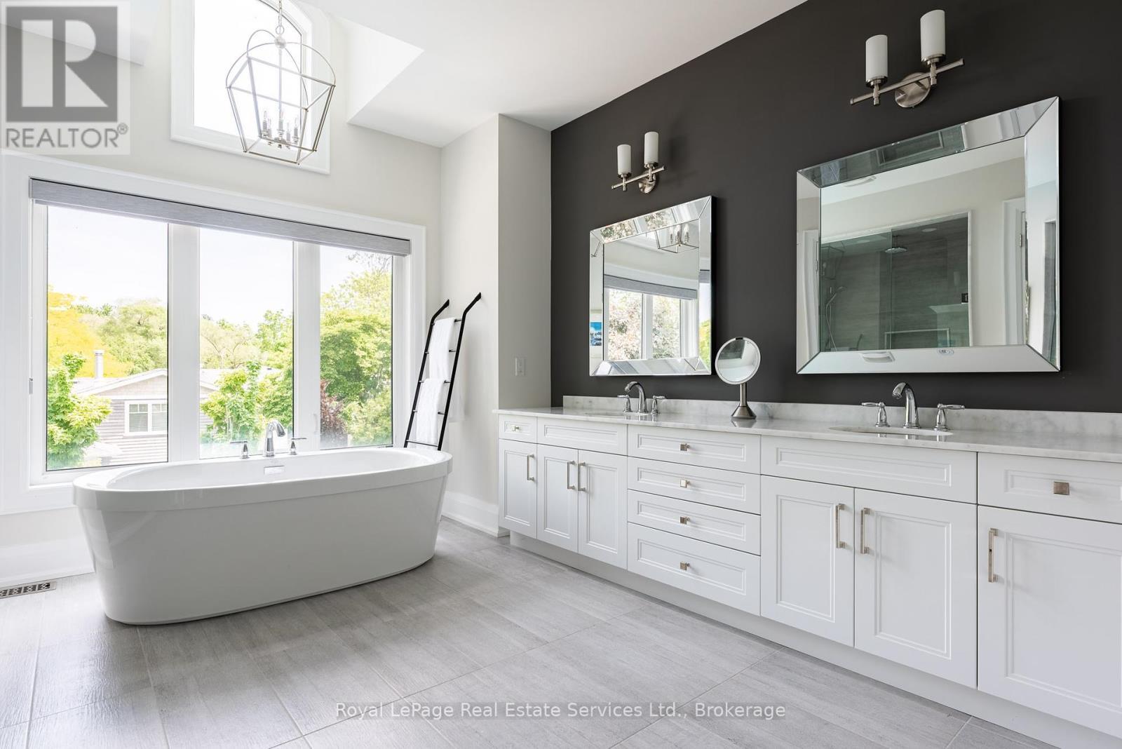 












215 PRINCE GEORGE CRESCENT

,
Oakville (SW Southwest),




Ontario
L6L0G5

