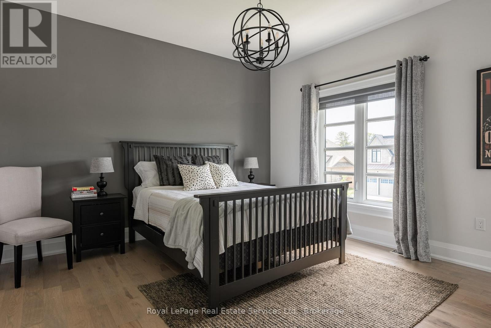 












215 PRINCE GEORGE CRESCENT

,
Oakville (SW Southwest),




Ontario
L6L0G5

