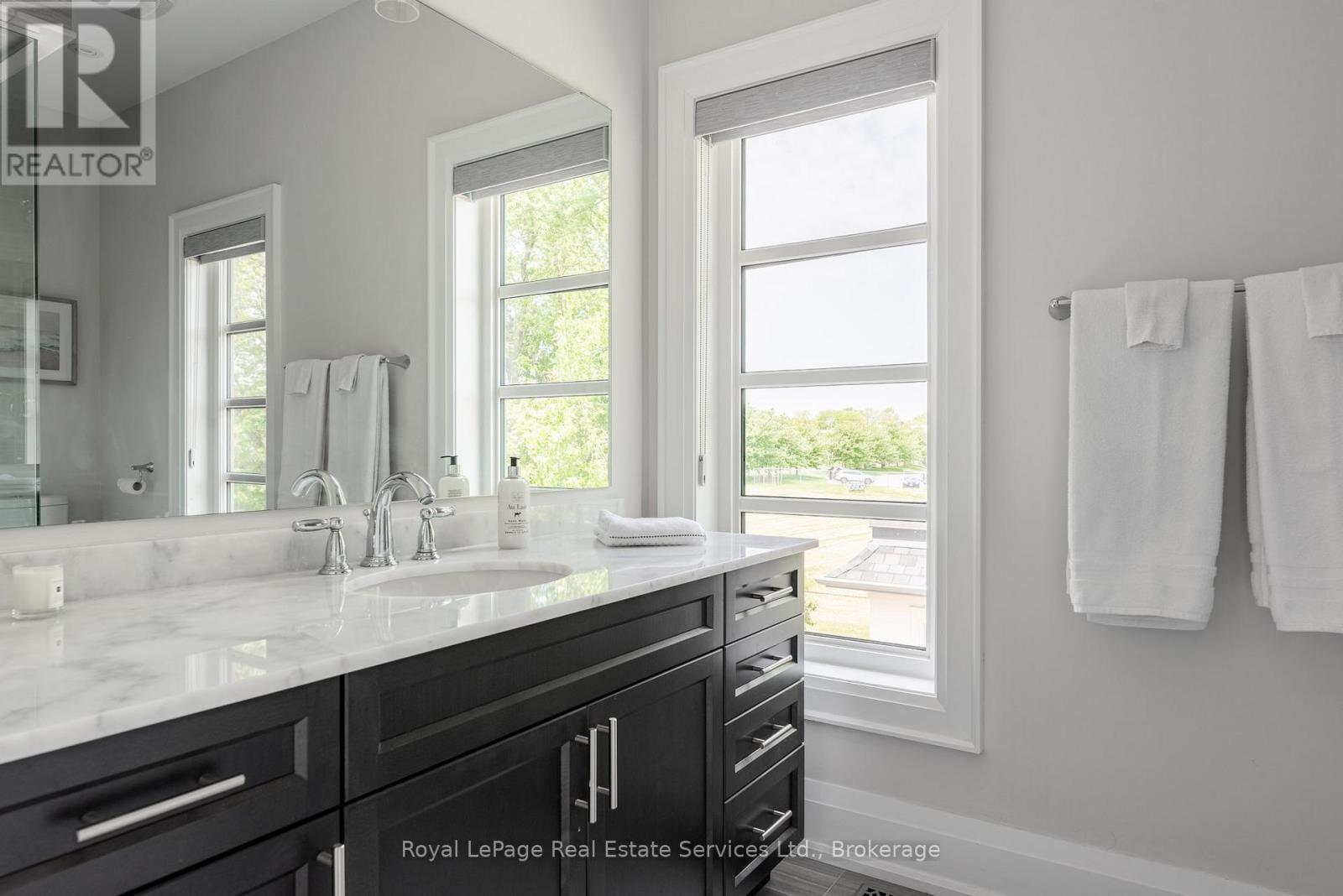 












215 PRINCE GEORGE CRESCENT

,
Oakville (SW Southwest),




Ontario
L6L0G5

