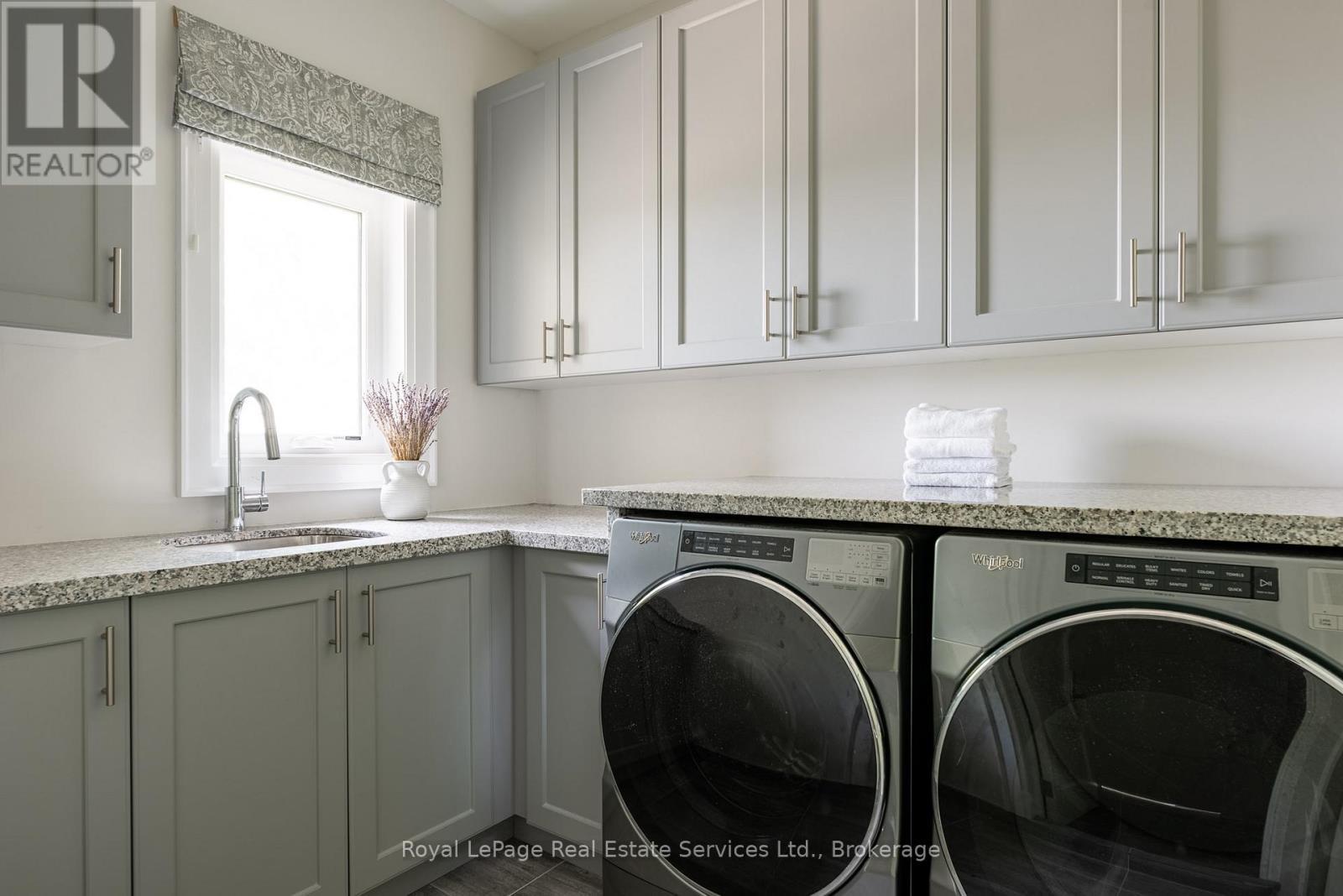 












215 PRINCE GEORGE CRESCENT

,
Oakville (SW Southwest),




Ontario
L6L0G5


