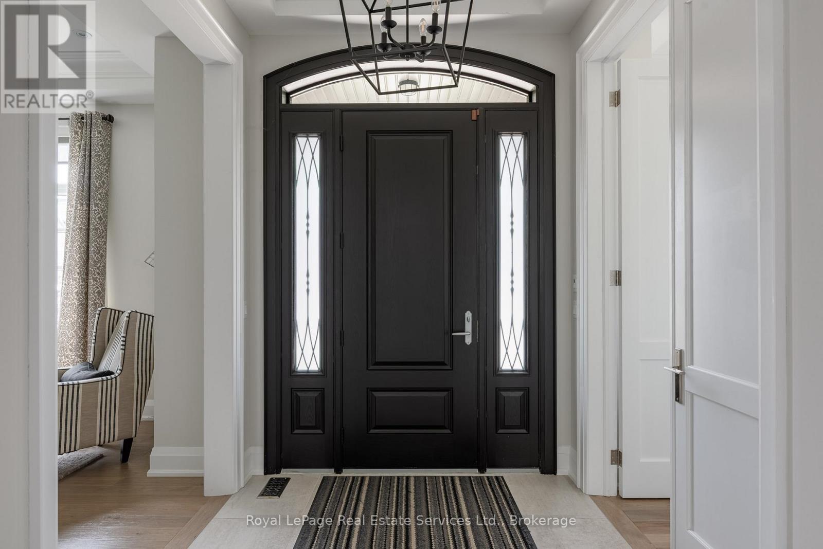 












215 PRINCE GEORGE CRESCENT

,
Oakville (SW Southwest),




Ontario
L6L0G5

