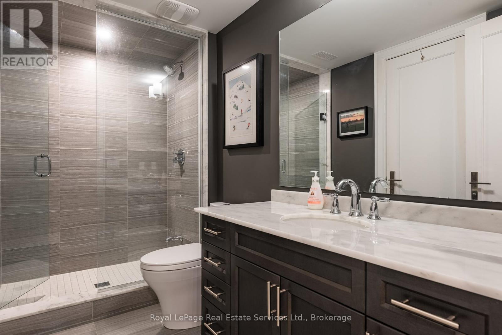 












215 PRINCE GEORGE CRESCENT

,
Oakville (SW Southwest),




Ontario
L6L0G5

