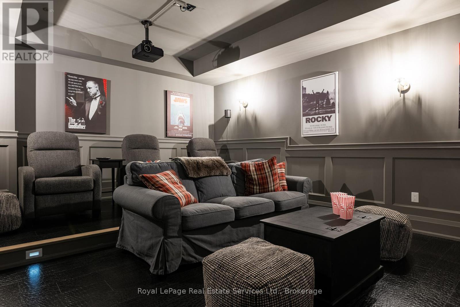 












215 PRINCE GEORGE CRESCENT

,
Oakville (SW Southwest),




Ontario
L6L0G5


