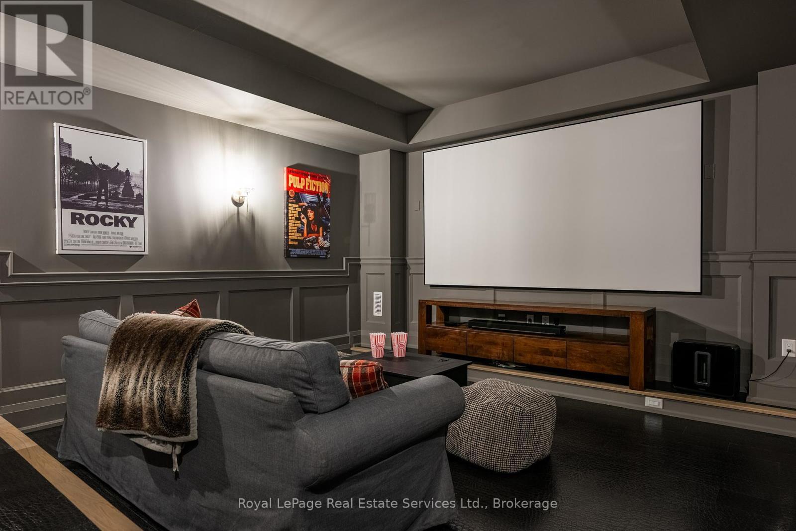 












215 PRINCE GEORGE CRESCENT

,
Oakville (SW Southwest),




Ontario
L6L0G5

