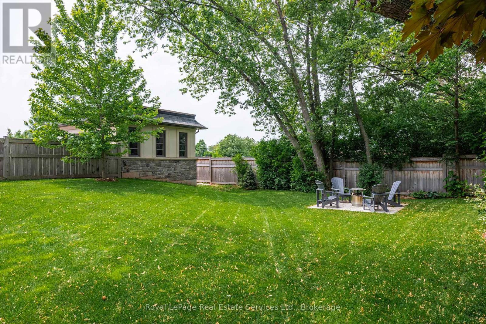 












215 PRINCE GEORGE CRESCENT

,
Oakville (SW Southwest),




Ontario
L6L0G5

