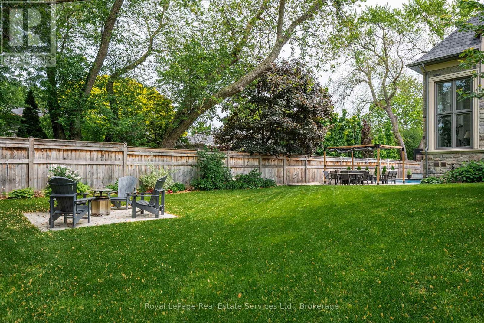 












215 PRINCE GEORGE CRESCENT

,
Oakville (SW Southwest),




Ontario
L6L0G5

