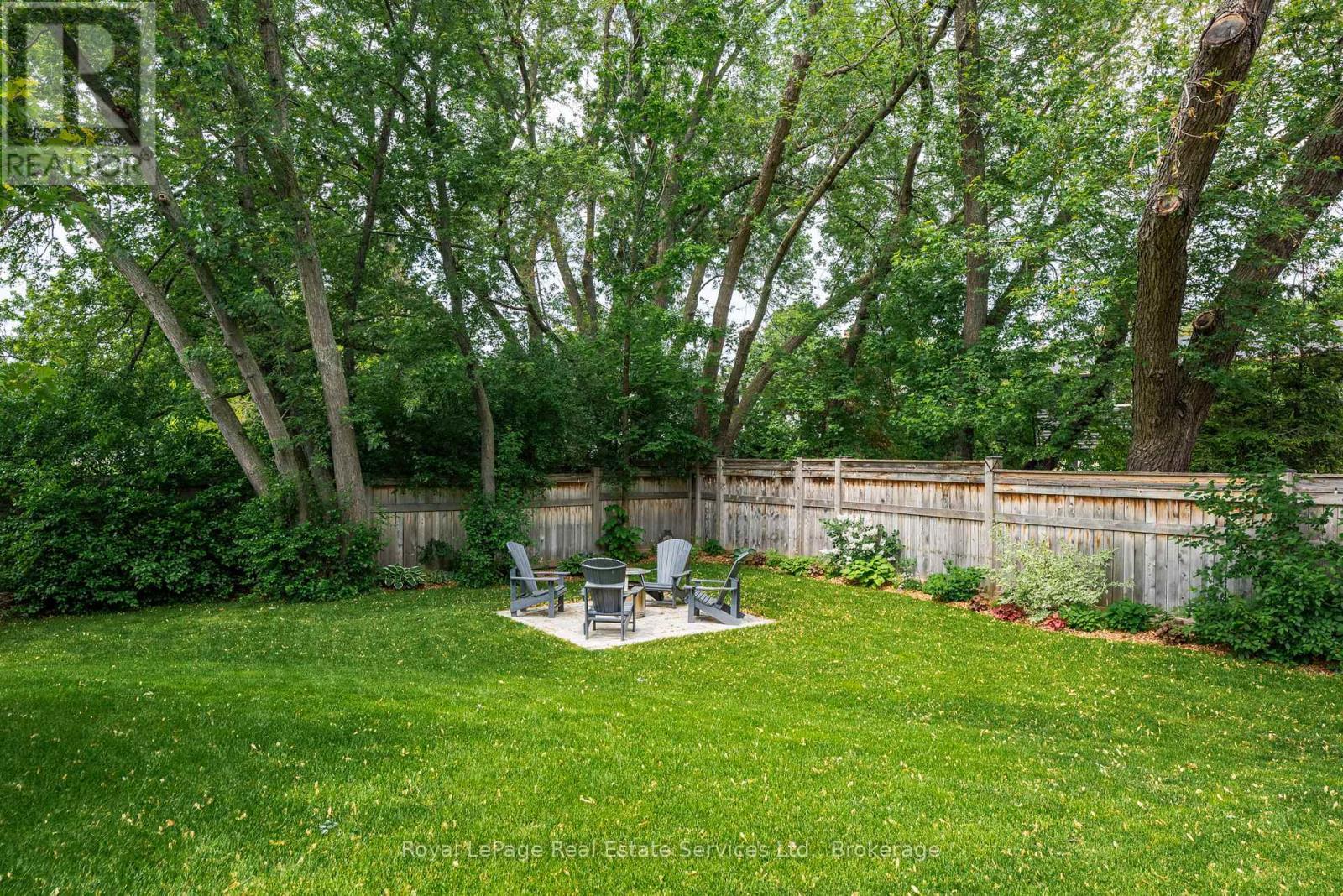 












215 PRINCE GEORGE CRESCENT

,
Oakville (SW Southwest),




Ontario
L6L0G5

