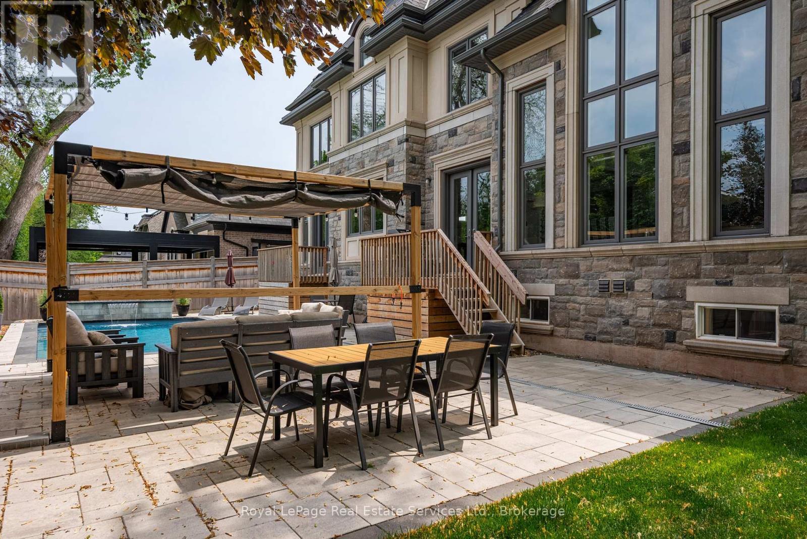 












215 PRINCE GEORGE CRESCENT

,
Oakville (SW Southwest),




Ontario
L6L0G5


