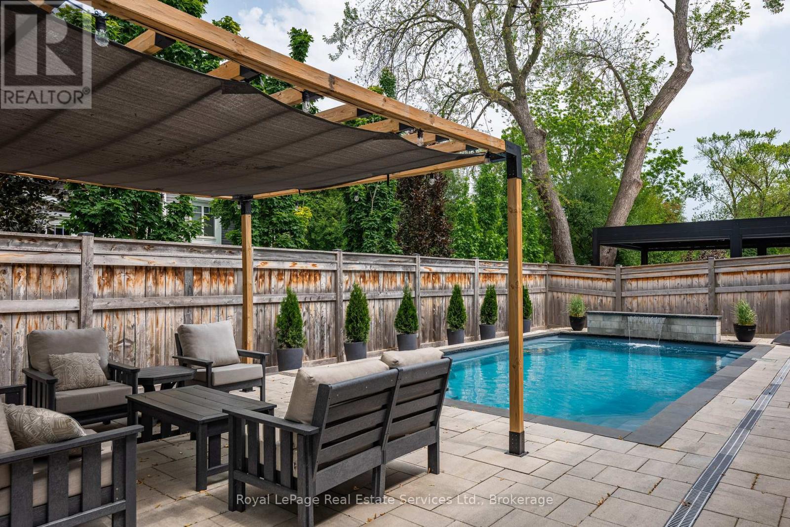 












215 PRINCE GEORGE CRESCENT

,
Oakville (SW Southwest),




Ontario
L6L0G5

