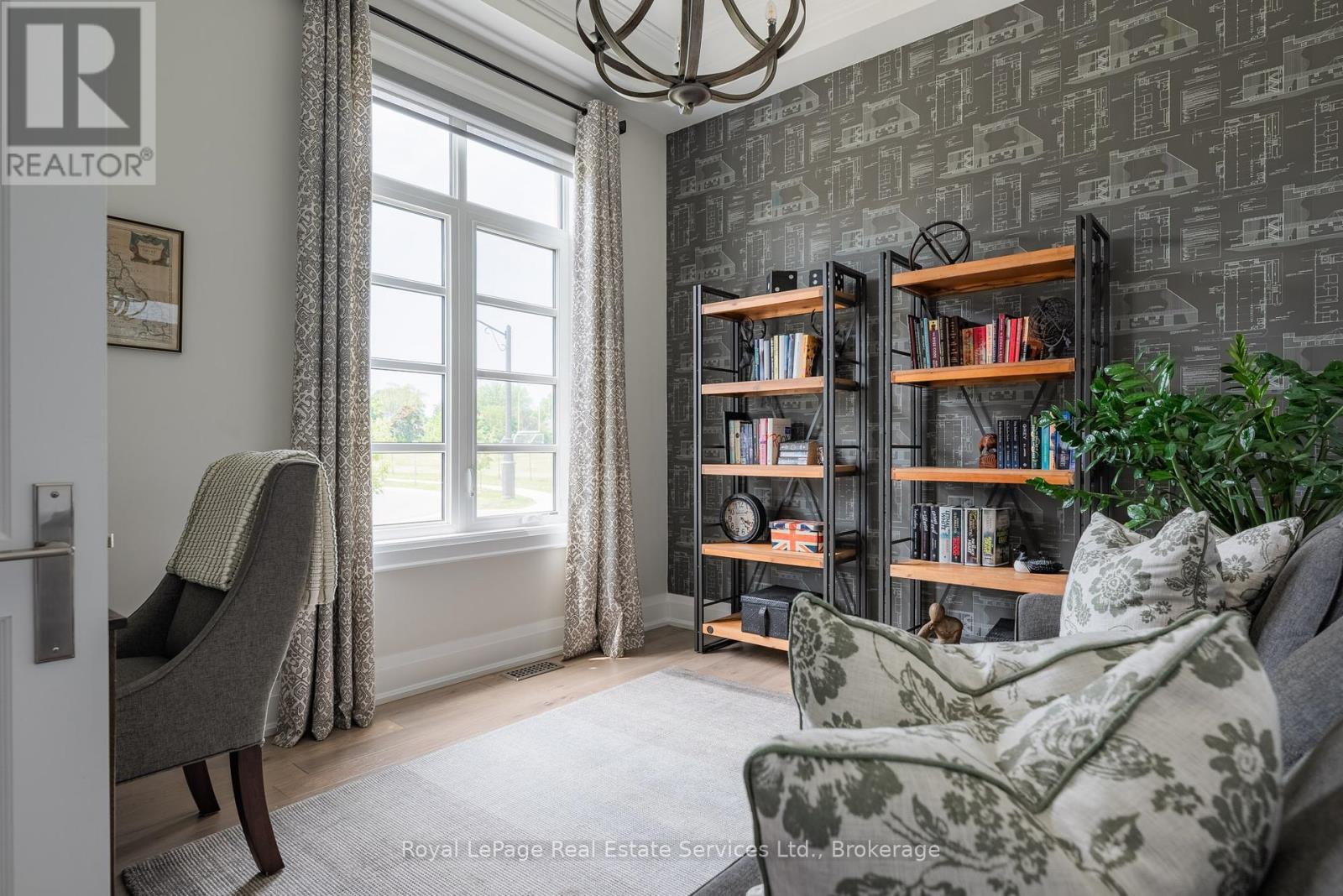 












215 PRINCE GEORGE CRESCENT

,
Oakville (SW Southwest),




Ontario
L6L0G5

