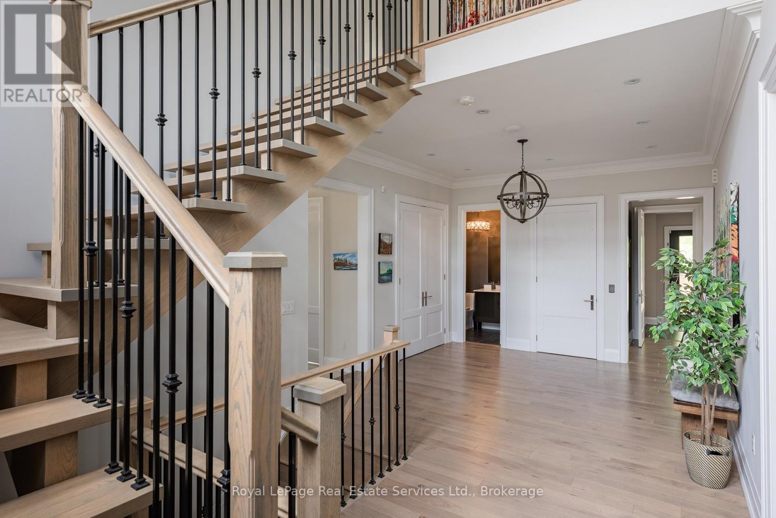 












215 PRINCE GEORGE CRESCENT

,
Oakville (SW Southwest),




Ontario
L6L0G5

