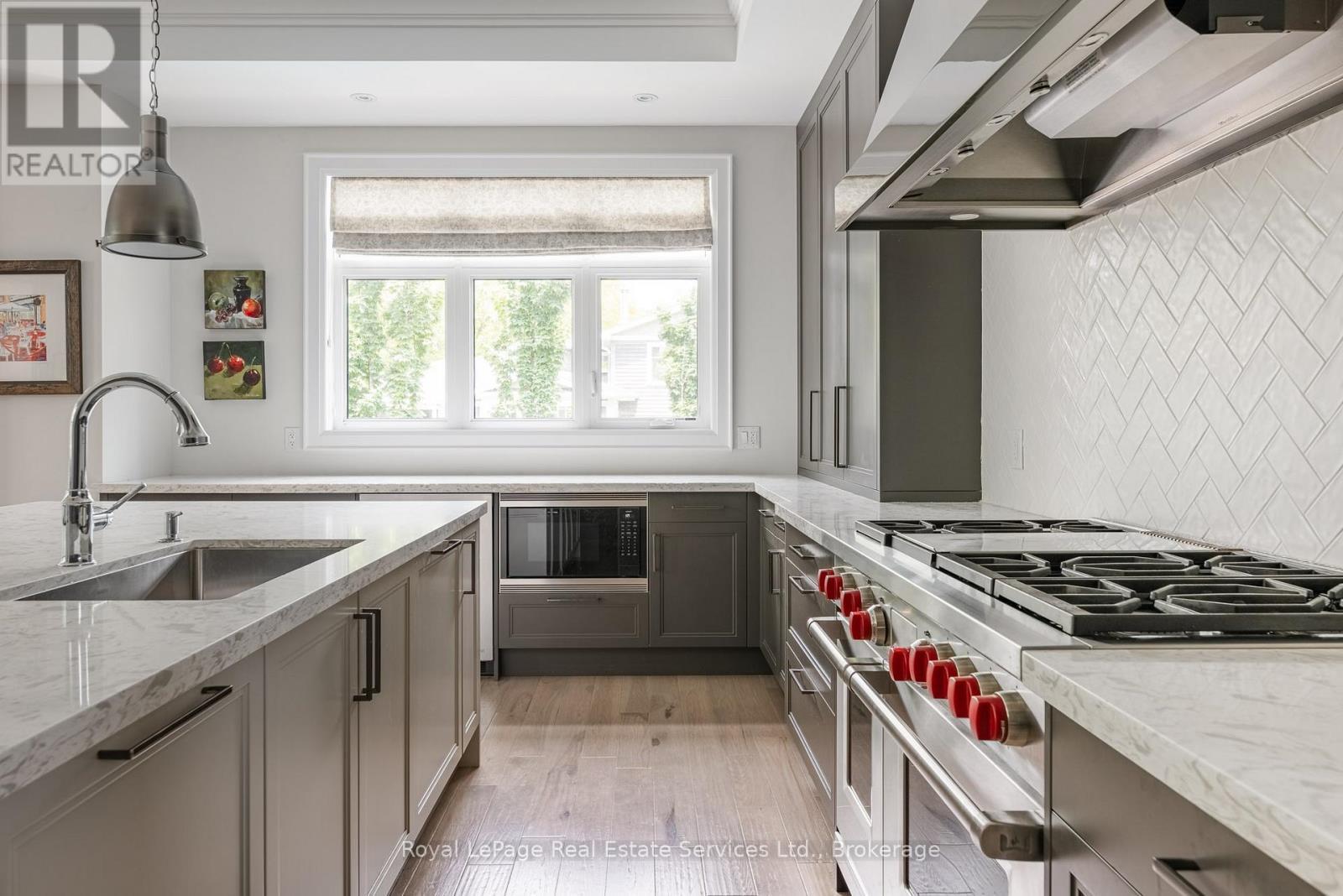












215 PRINCE GEORGE CRESCENT

,
Oakville (SW Southwest),




Ontario
L6L0G5

