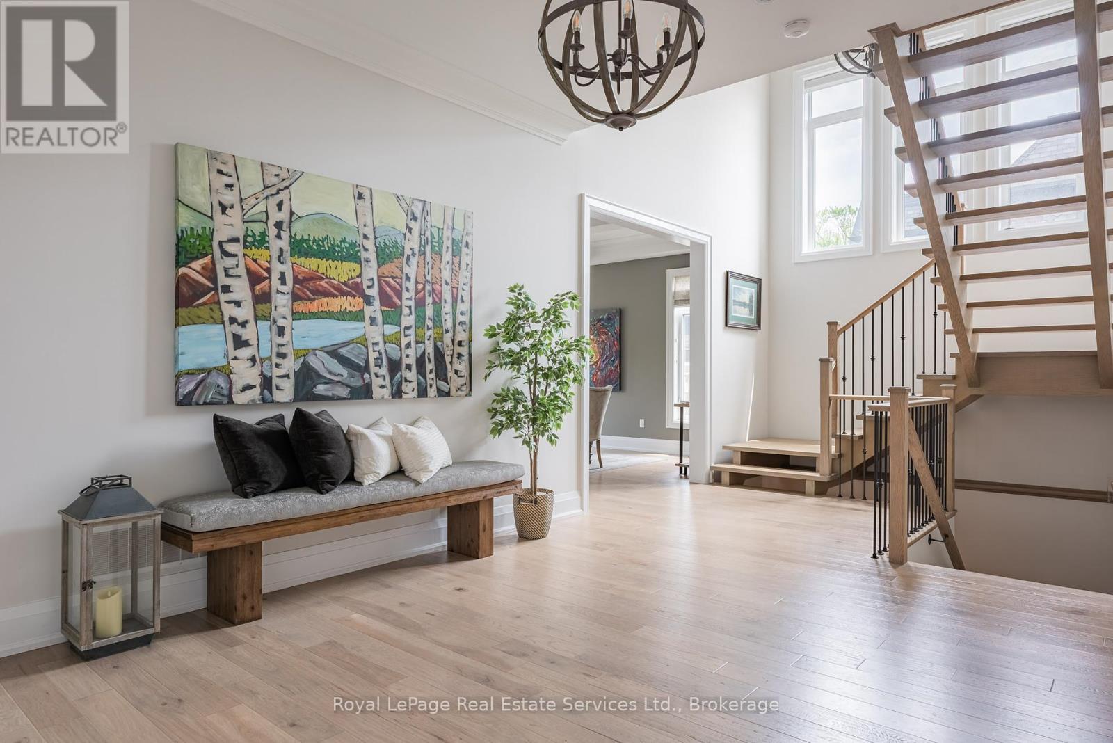 












215 PRINCE GEORGE CRESCENT

,
Oakville (SW Southwest),




Ontario
L6L0G5

