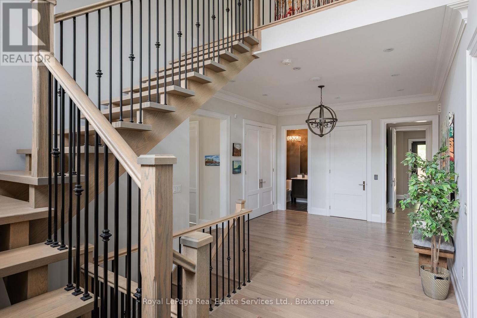 












215 PRINCE GEORGE CRESCENT

,
Oakville (SW Southwest),




Ontario
L6L0G5

