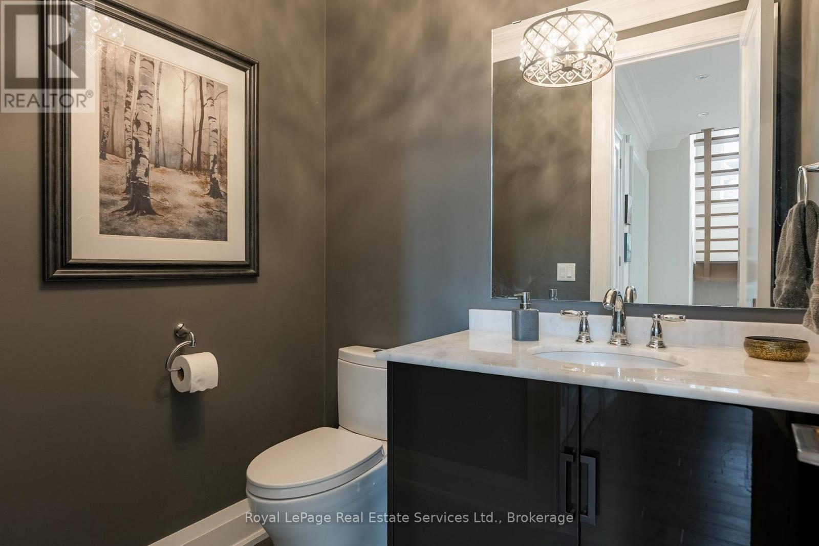 












215 PRINCE GEORGE CRESCENT

,
Oakville (SW Southwest),




Ontario
L6L0G5

